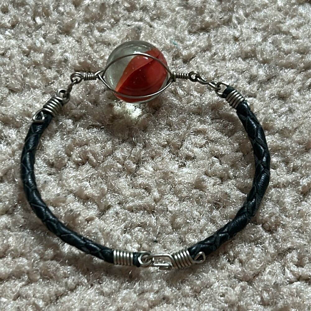 Vintage silver/black leather‎ wire marble bracelet one size measurements shown